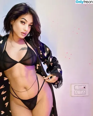 Dilnoor Sarna / diamondvoila nude photo #0002