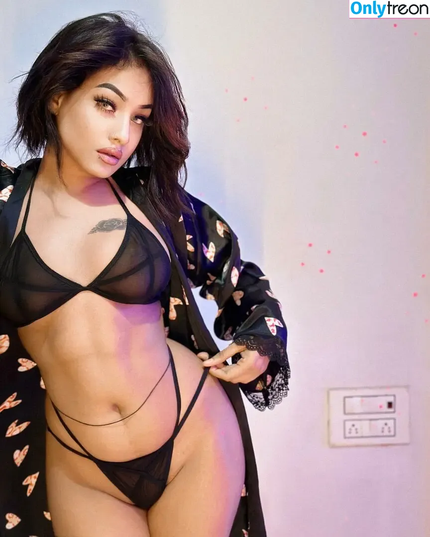 Dilnoor Sarna nude photo #0002 (diamondvoila)