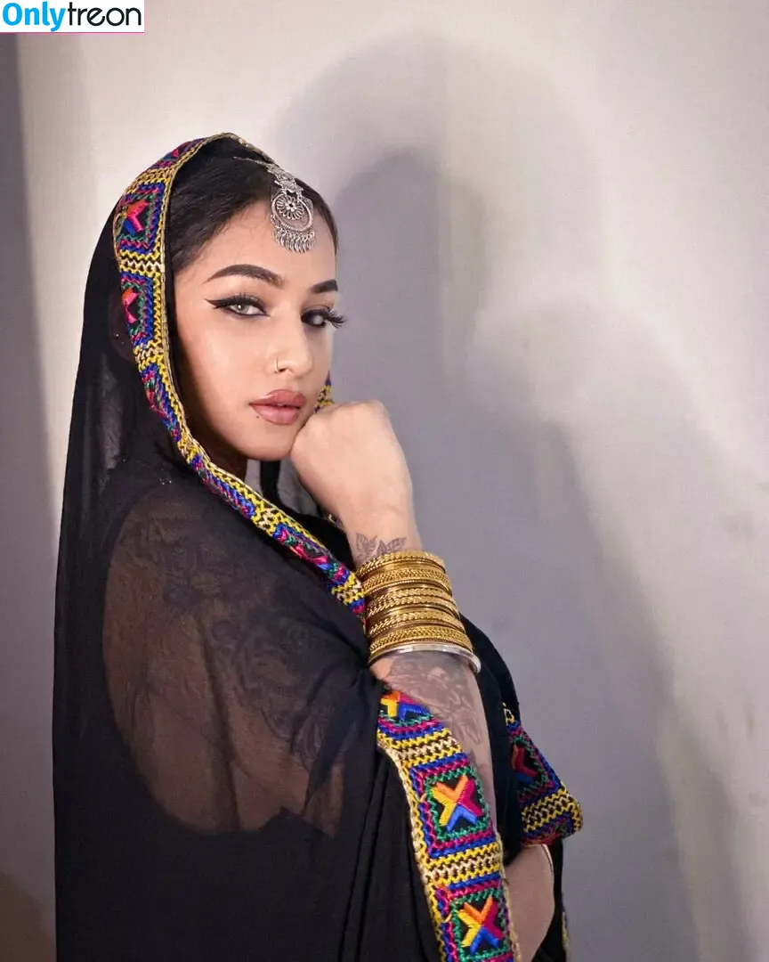 Dilnoor Sarna nude photo #0005 (diamondvoila)