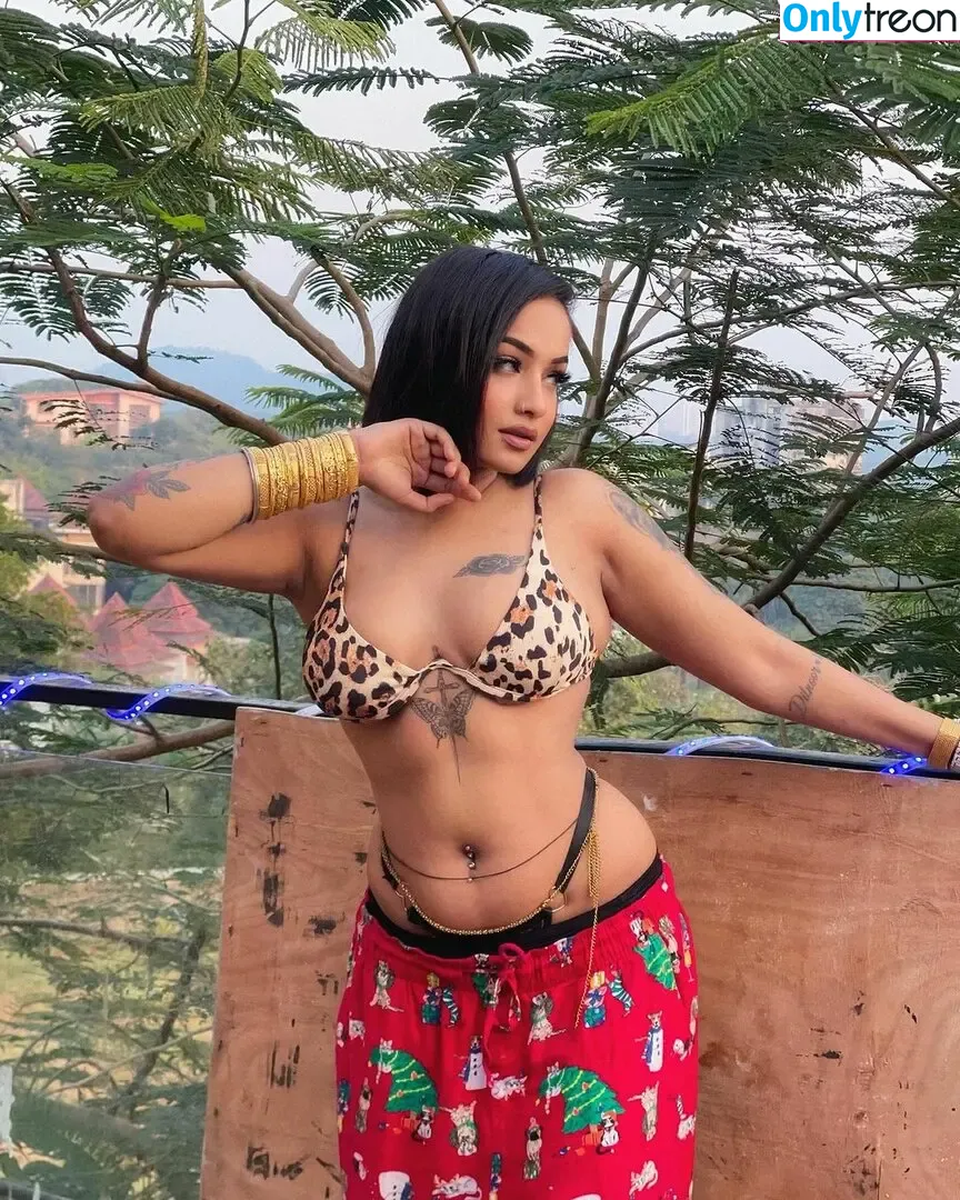 Dilnoor Sarna nude photo #0011 (diamondvoila)
