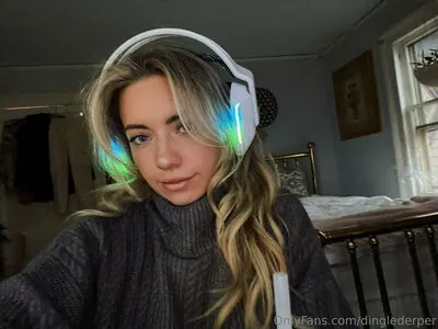 Dinglederper / Tori Deepfakes nude photo #0242