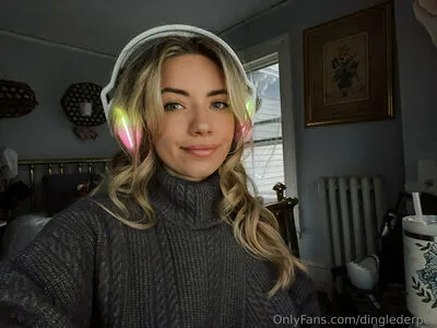 Dinglederper / Tori Deepfakes nude photo #0250