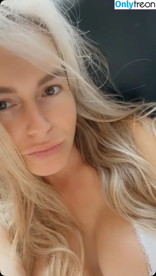 dinladylike. nude photo #0017 (dinladylike)
