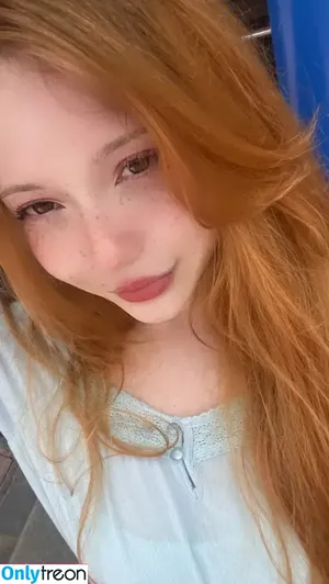 Diovana Konigsreuter / diokonigsreuter / diovanakoni nude photo #0550