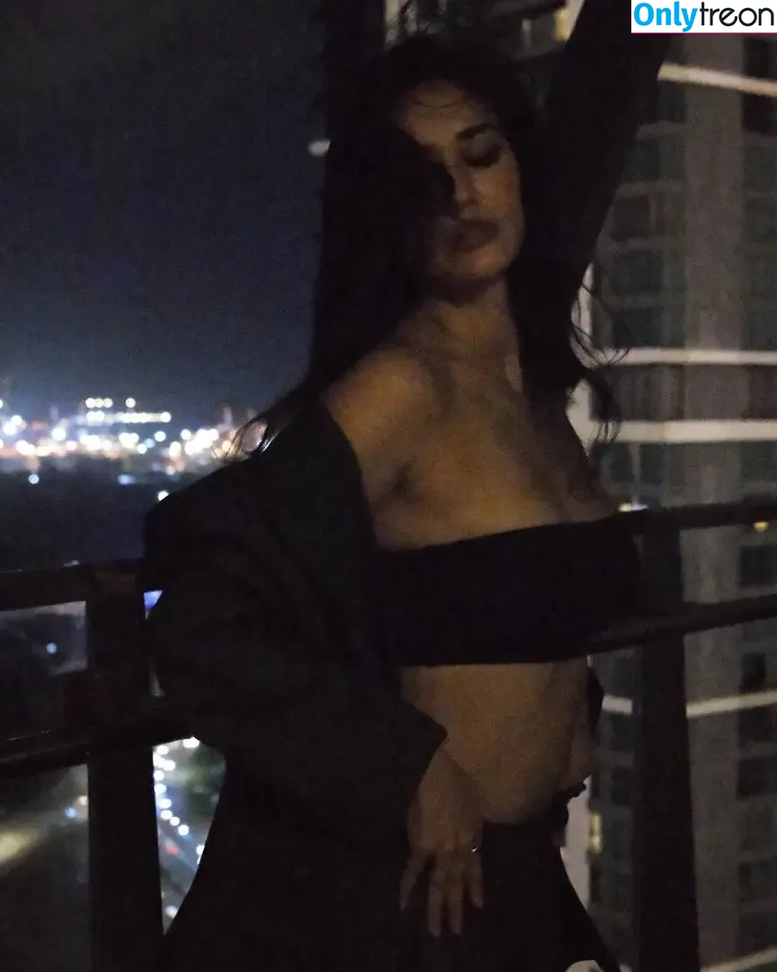 Disha Patani nude photo #0376 (Paatni / dishapatani / dishpatani)