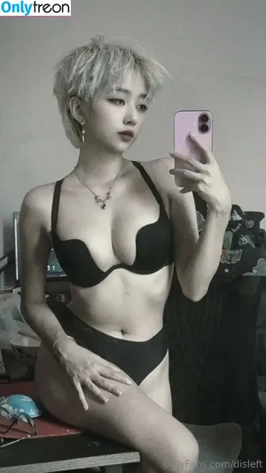 Disleft / Mercury Nguyen nude photo #0083