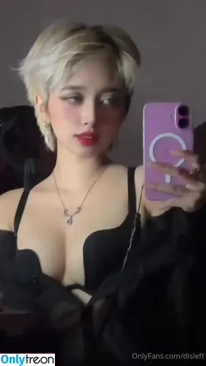 Disleft / Mercury Nguyen nude photo #0092