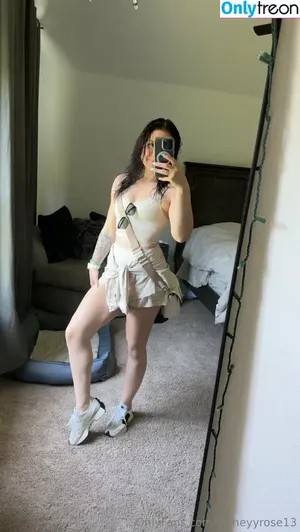 disneyyrose13 / disneyy13rose nude photo #0101