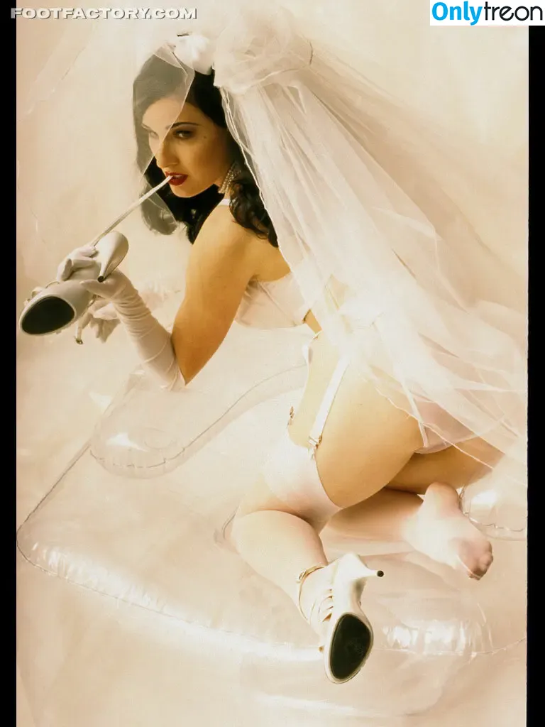 Dita Von Teese nude photo #0896 (Ditavonteese)