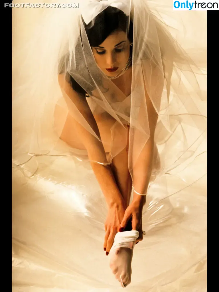 Dita Von Teese nude photo #0910 (Ditavonteese)