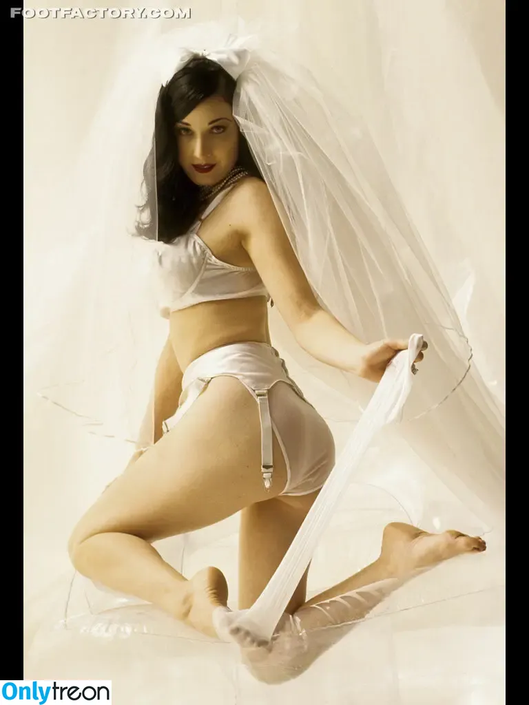 Dita Von Teese nude photo #1399 (Ditavonteese)