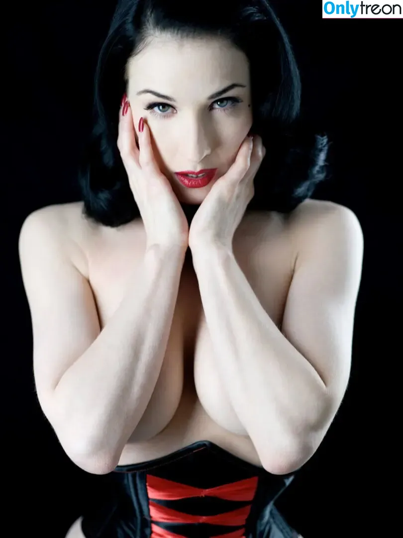 Dita Von Teese nude photo #1580 (Ditavonteese)