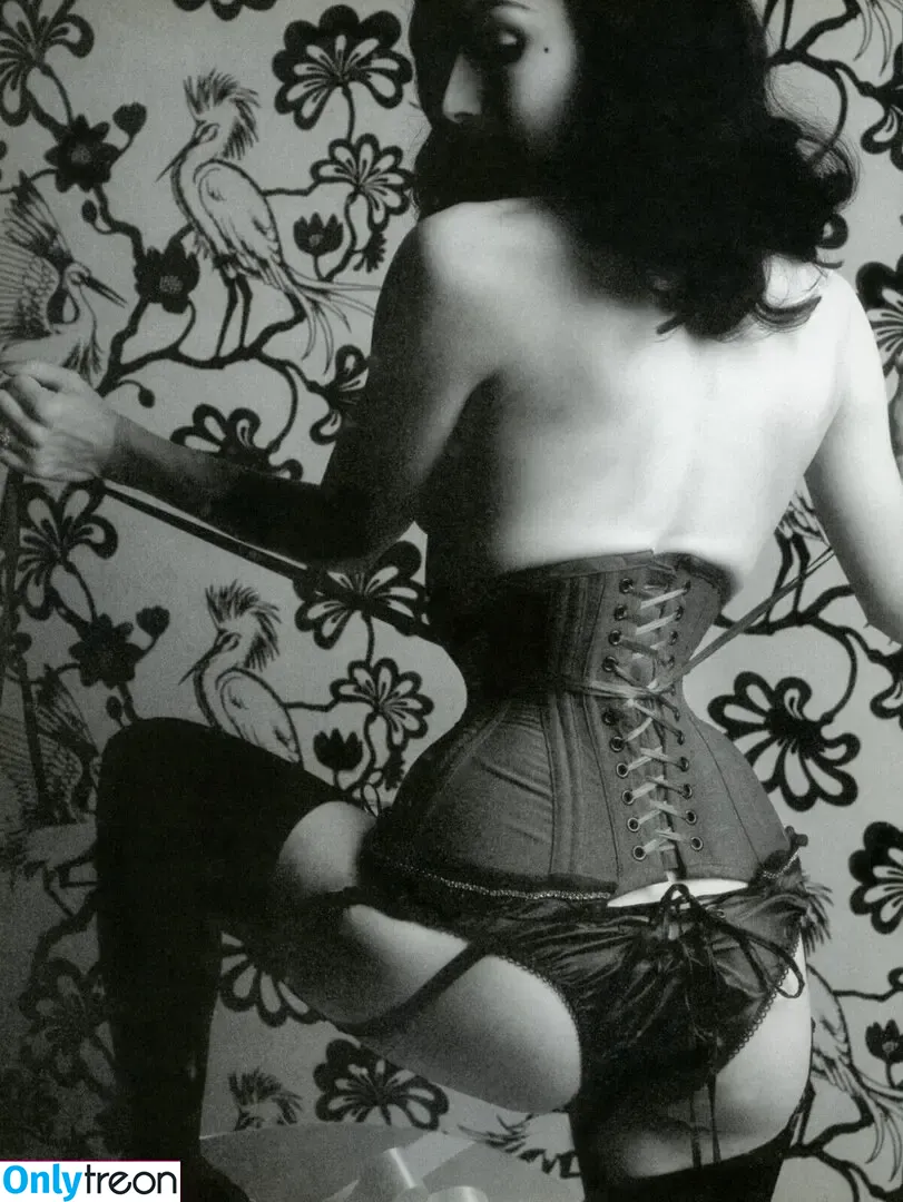 Dita Von Teese nude photo #3226 (Ditavonteese)