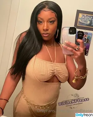 divinenftease / vivianakadivine nude photo #0007