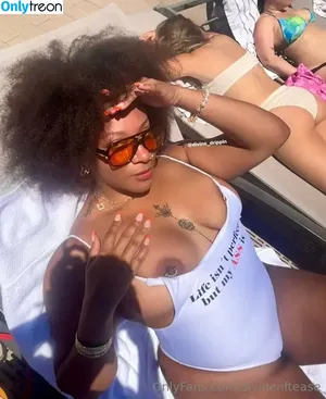 divinenftease / vivianakadivine nude photo #0058
