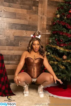 divinenftease / vivianakadivine nude photo #0066