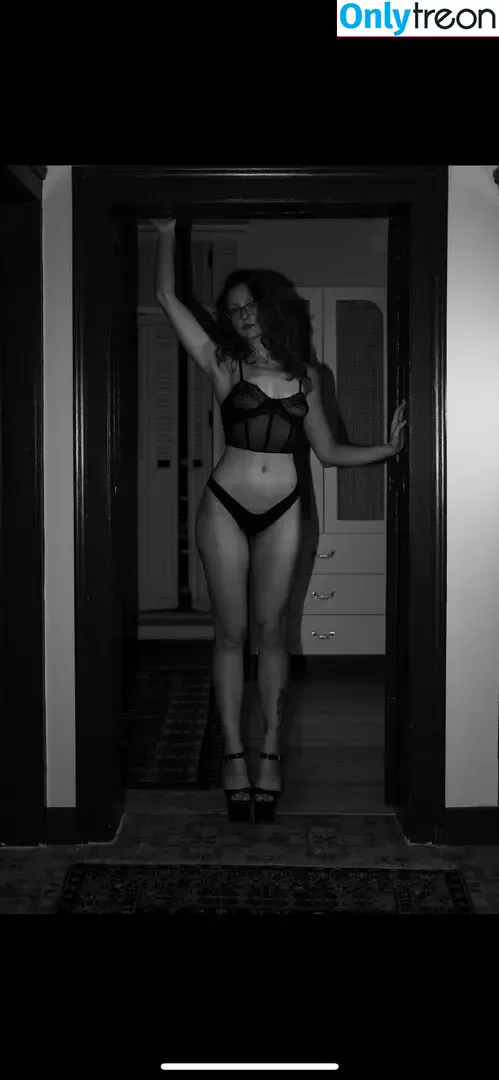 Dixowho nude photo #0082 (droshow)