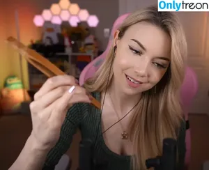 Dizzykitten / dizzykitten7 / dizzykittenpaws / thedizzykitten nude photo #0905