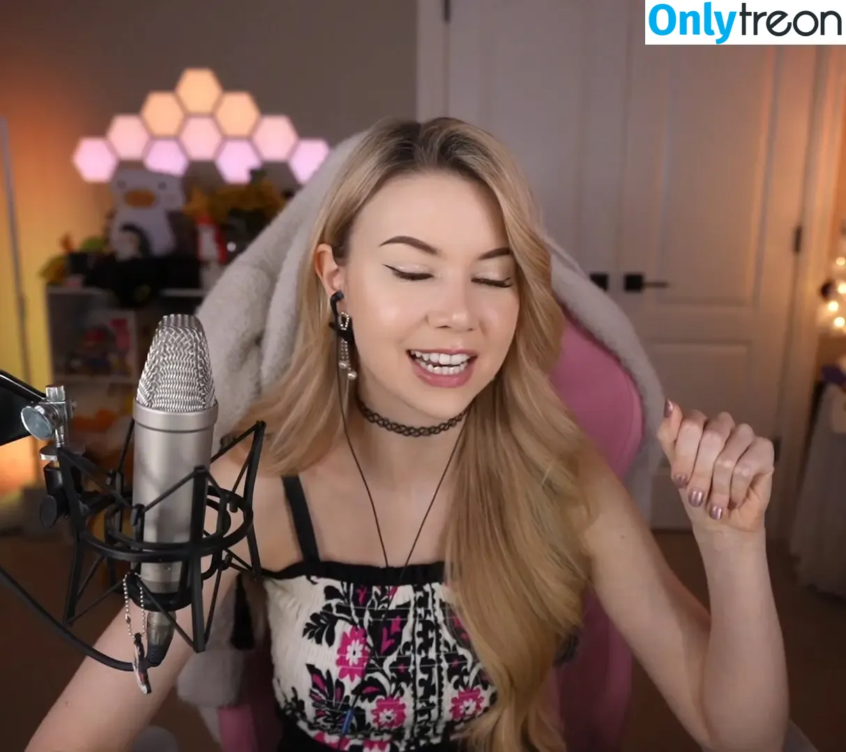 Dizzykitten nude photo #1176 (dizzykitten7 / dizzykittenpaws / thedizzykitten)