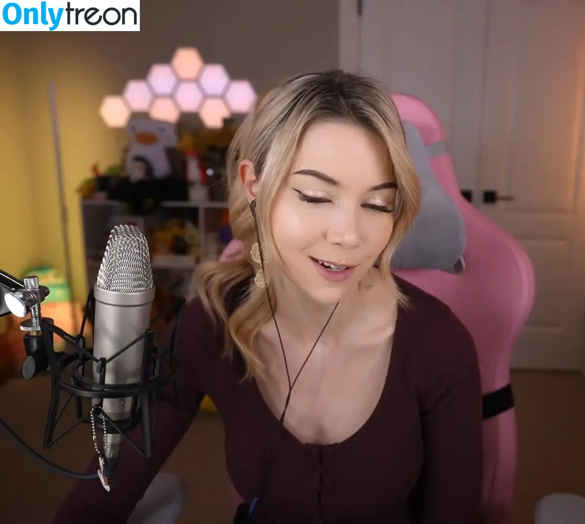 Dizzykitten nude photo #1210 (dizzykitten7 / dizzykittenpaws / thedizzykitten)