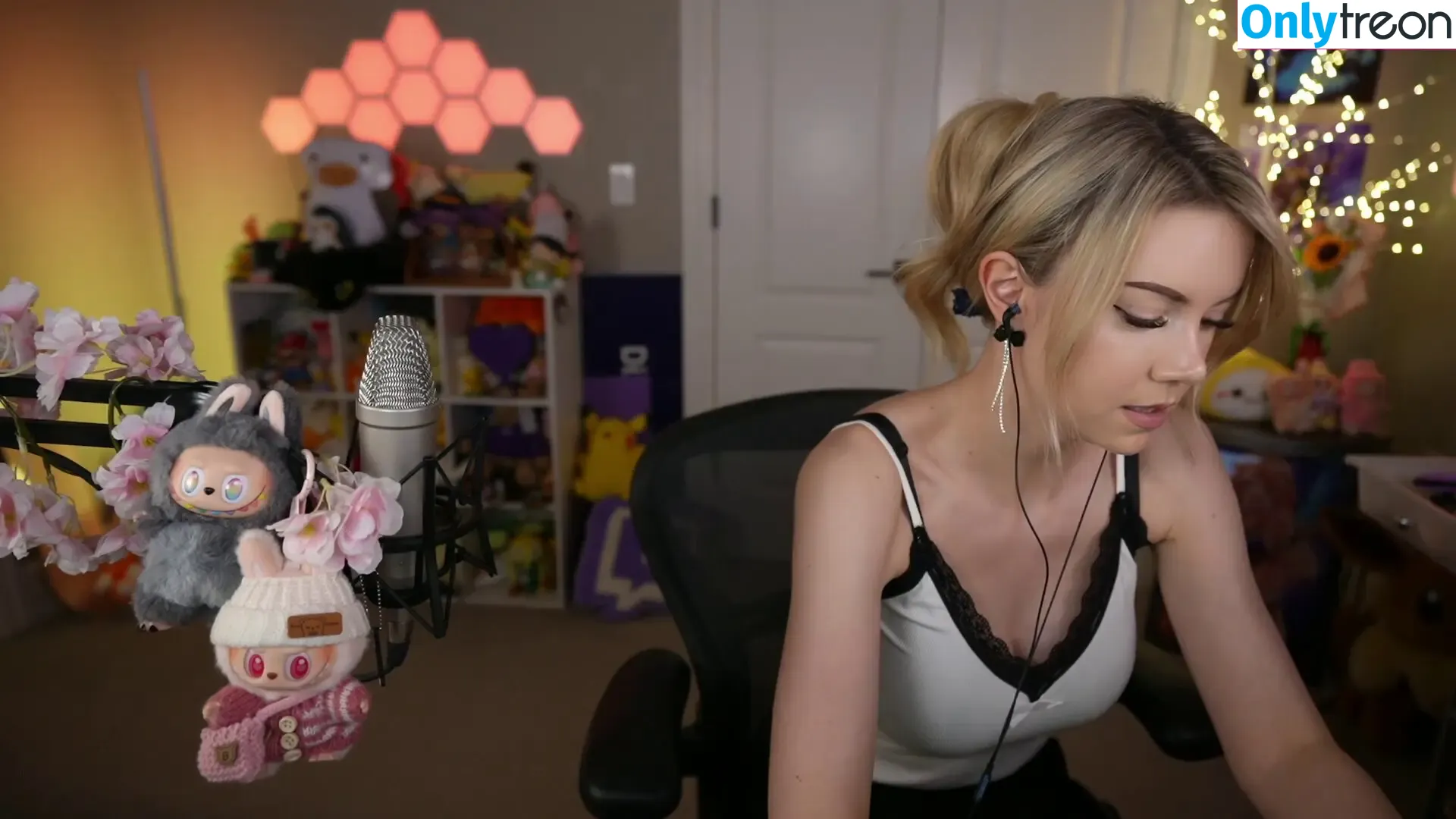 Dizzykitten nude photo #2396 (dizzykitten7 / dizzykittenpaws / thedizzykitten)