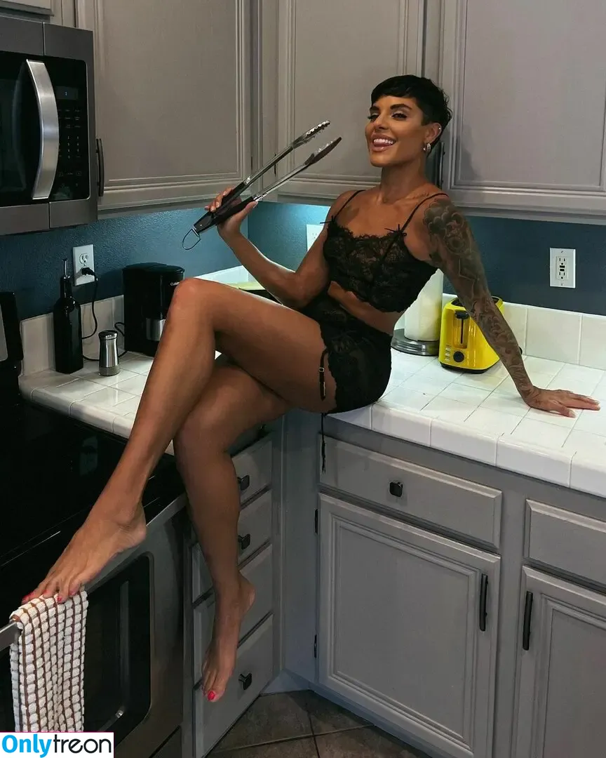 DJHannahRad nude photo #0003 (djhannahb / starley)
