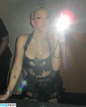 Doja Cat / DojaCat nude photo #0414