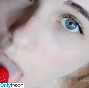 dolliloli / dollilolii nude photo #0038