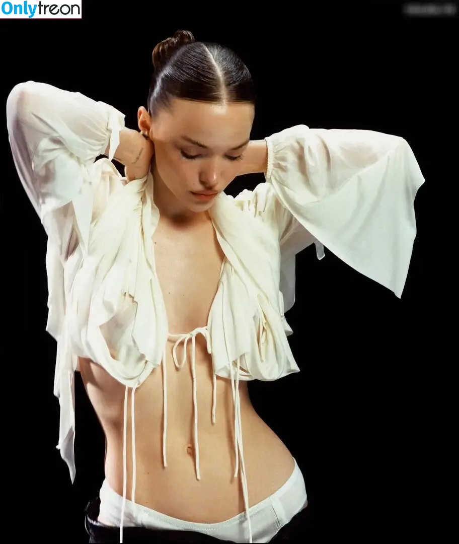 Dove Cameron nude photo #0302 (darkwingdove / dovecameron)