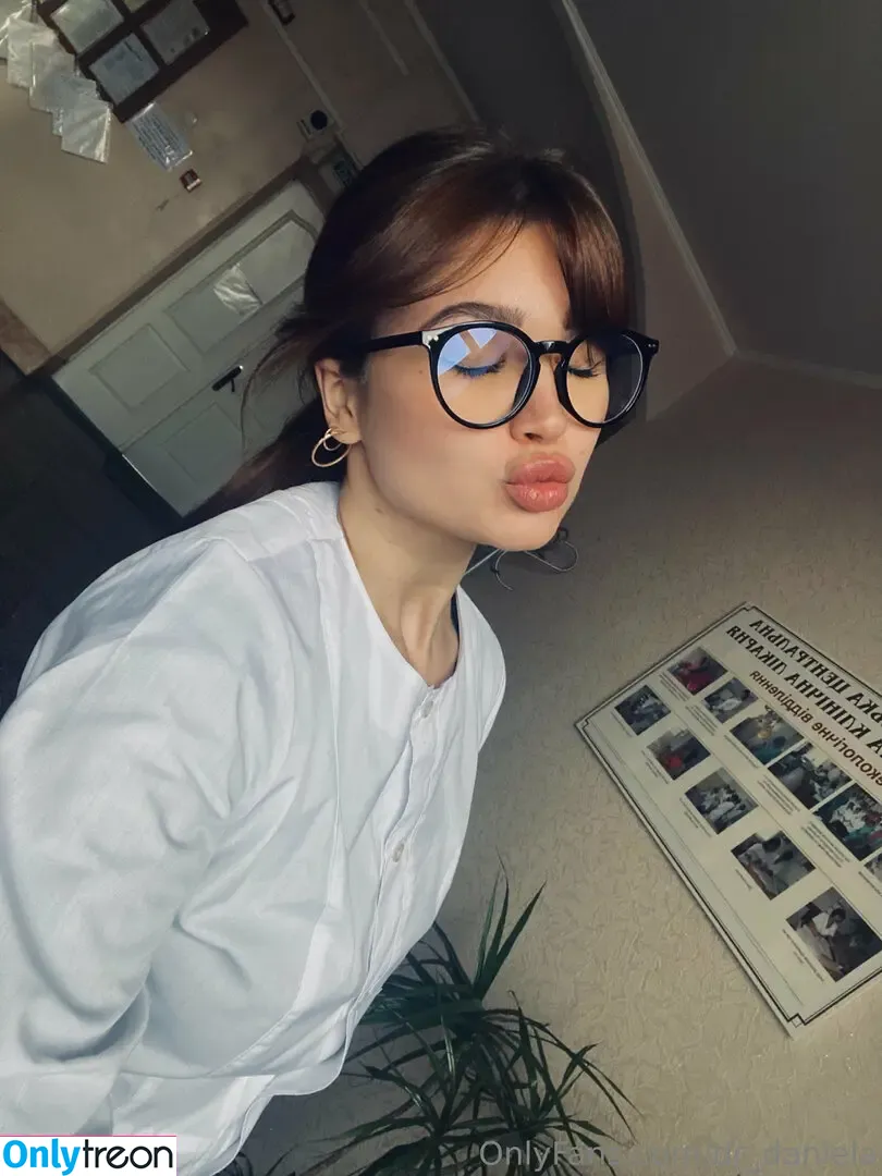 dr_daniela nude photo #0025 (dr_daniela)