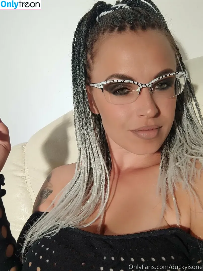 duckyisone nude photo #0011 (duckyisone)