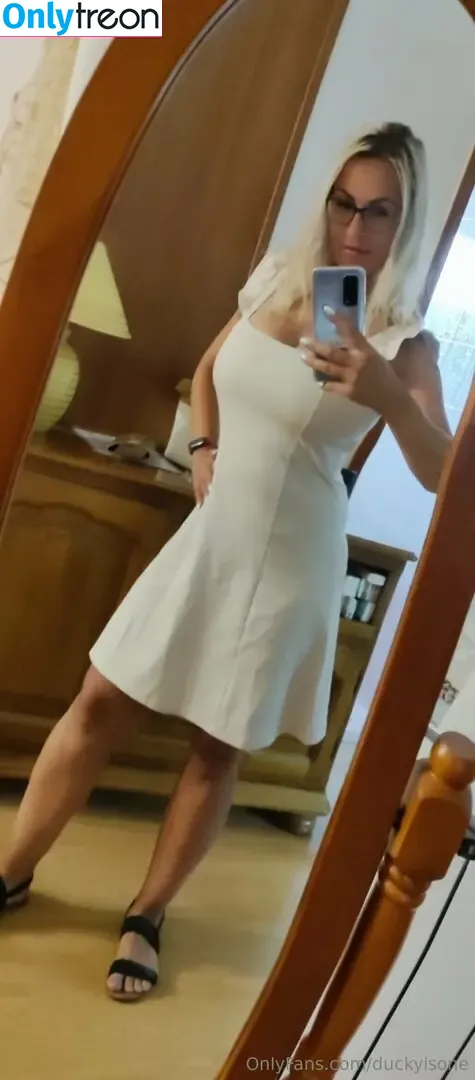 duckyisone nude photo #0038 (duckyisone)