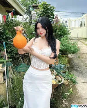 Duyenn Hipp / duyenn.hipp nude photo #0388
