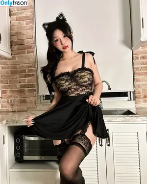 Duyenn Hipp / duyenn.hipp nude photo #0487