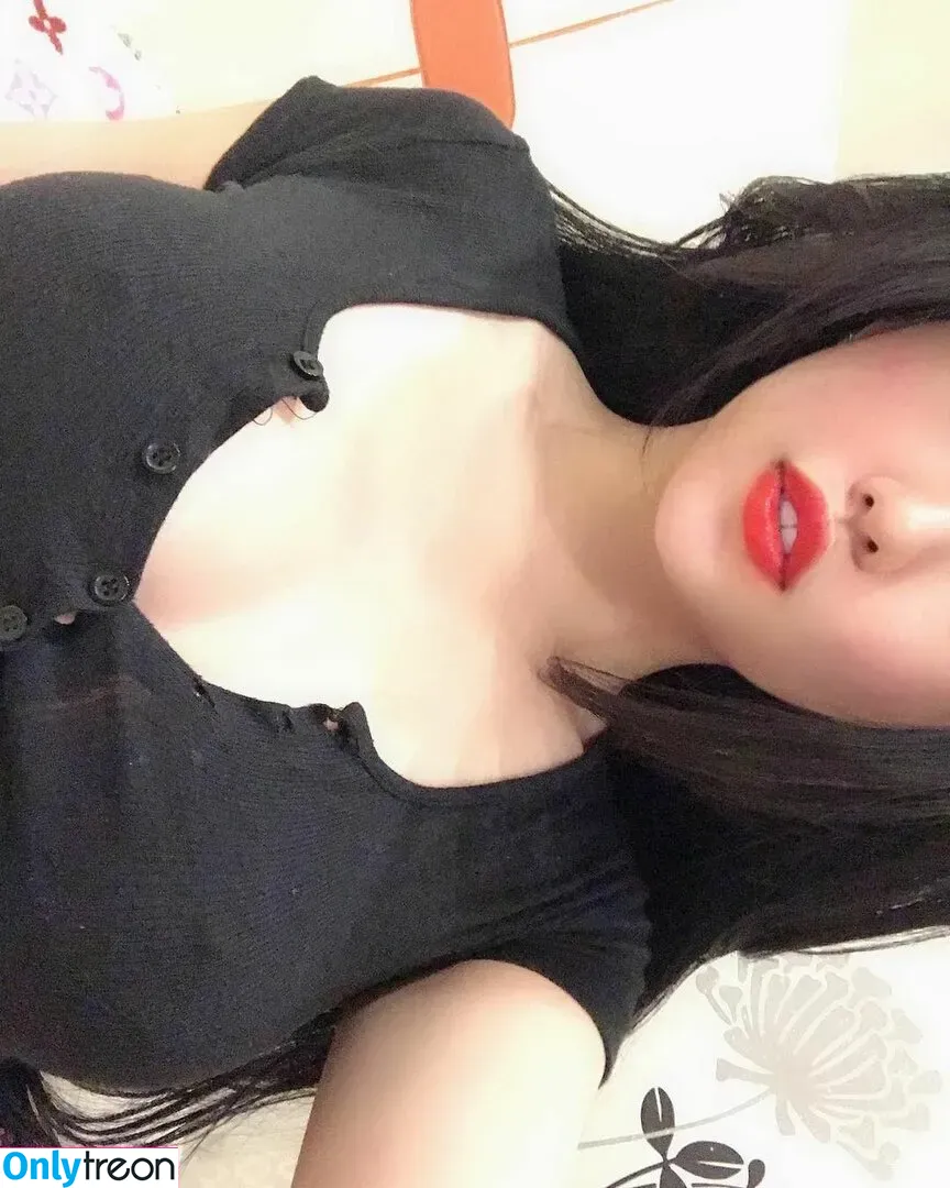 Duyenn Hipp nude photo #0014 (duyenn.hipp)