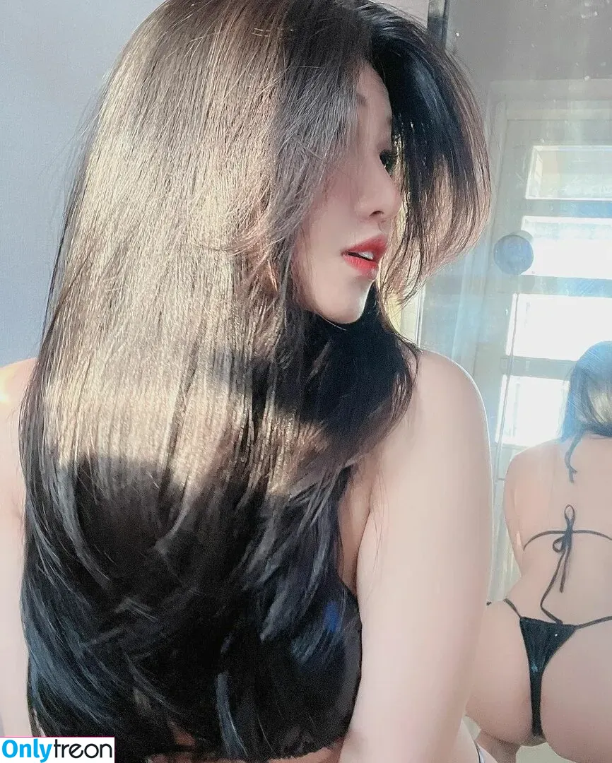 Duyenn Hipp nude photo #0211 (duyenn.hipp)