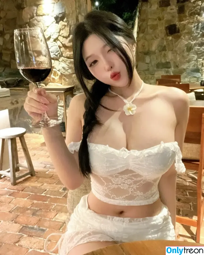 Duyenn Hipp nude photo #0343 (duyenn.hipp)