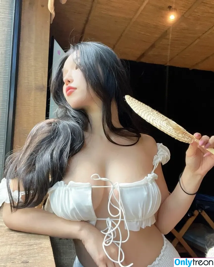 Duyenn Hipp nude photo #0352 (duyenn.hipp)