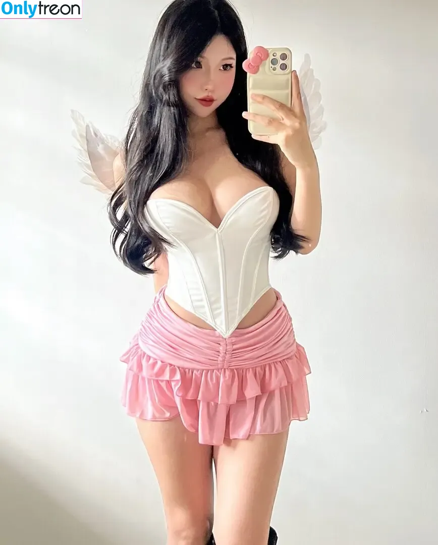 Duyenn Hipp nude photo #0440 (duyenn.hipp)