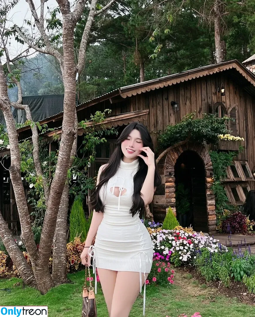 Duyenn Hipp nude photo #0502 (duyenn.hipp)
