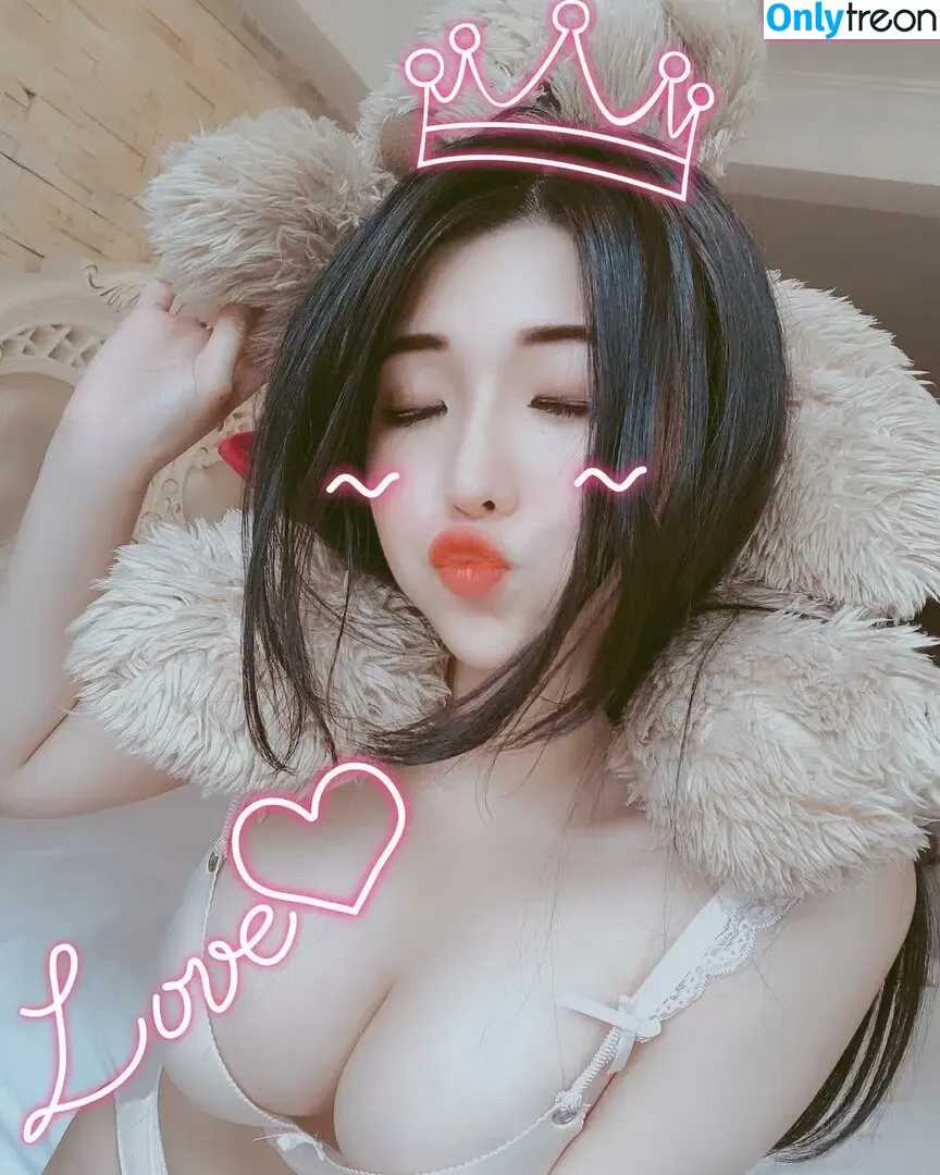 Duyenn Hipp nude photo #0613 (duyenn.hipp)