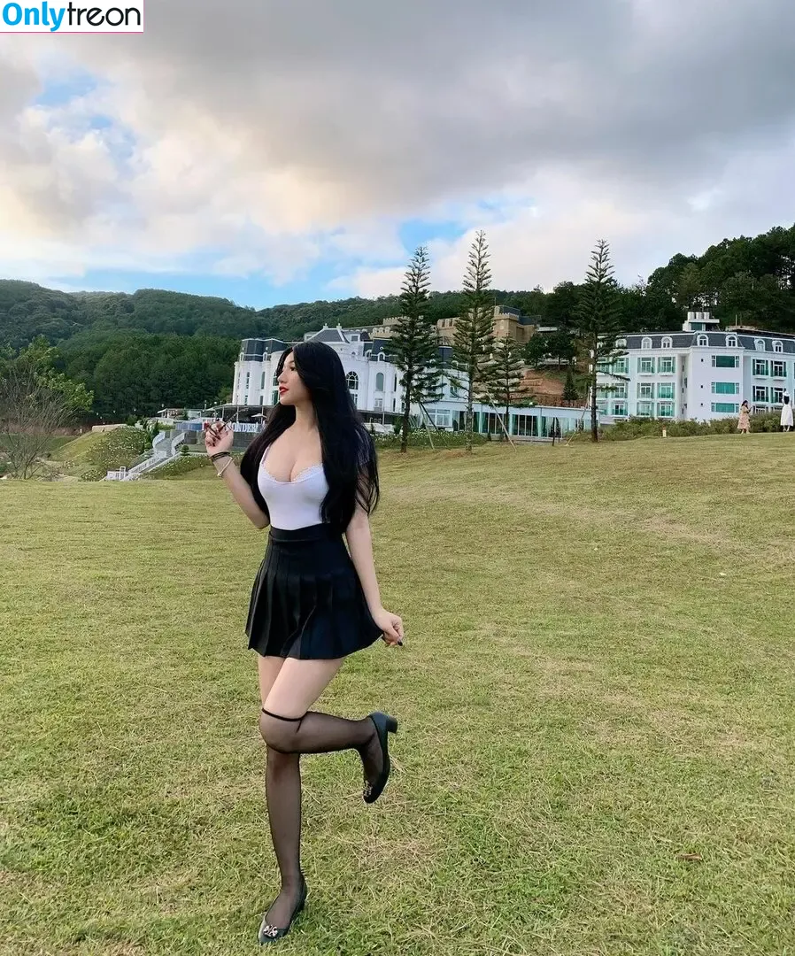 Duyenn Hipp nude photo #0650 (duyenn.hipp)