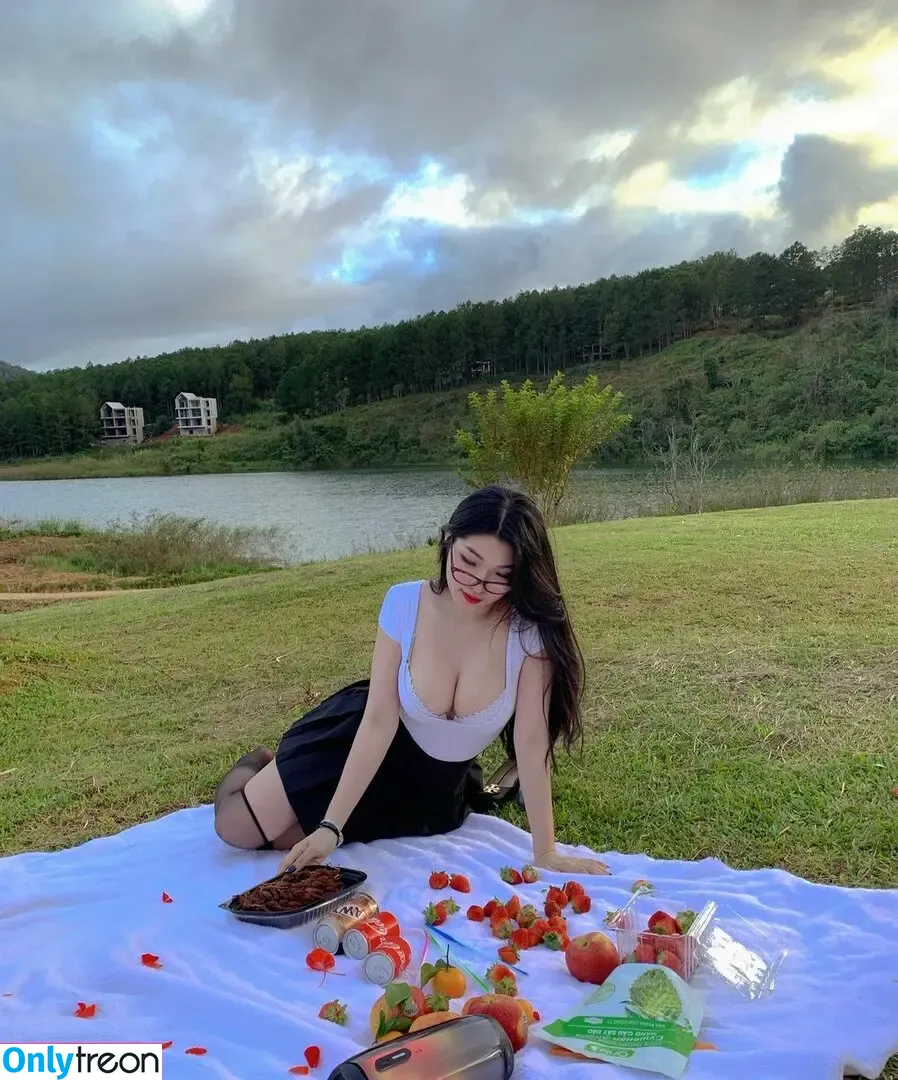 Duyenn Hipp nude photo #0652 (duyenn.hipp)