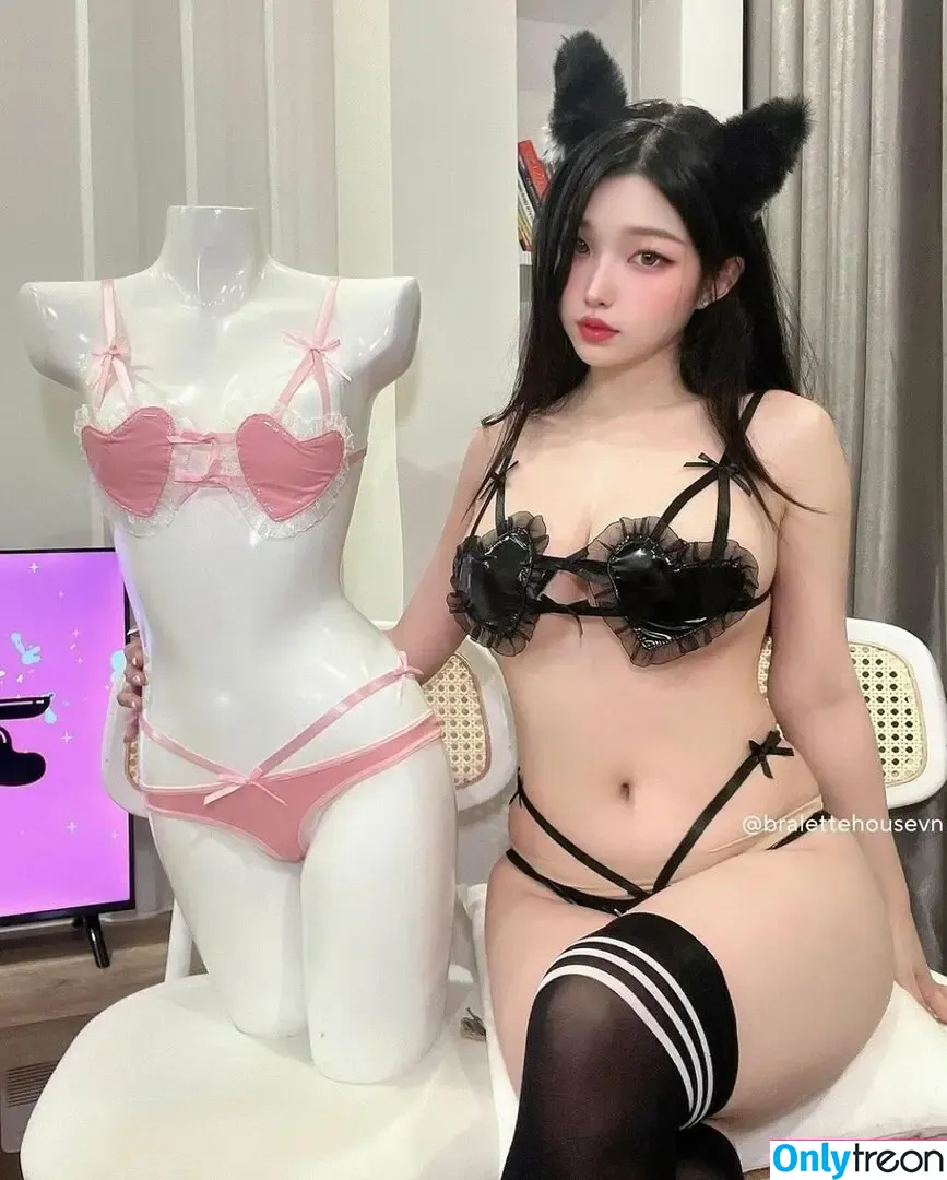 Duyenn Hipp nude photo #0844 (duyenn.hipp)