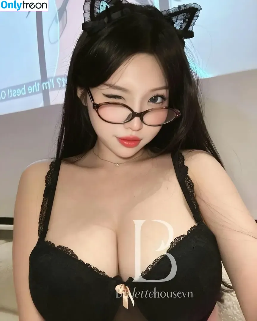 Duyenn Hipp nude photo #1344 (duyenn.hipp)
