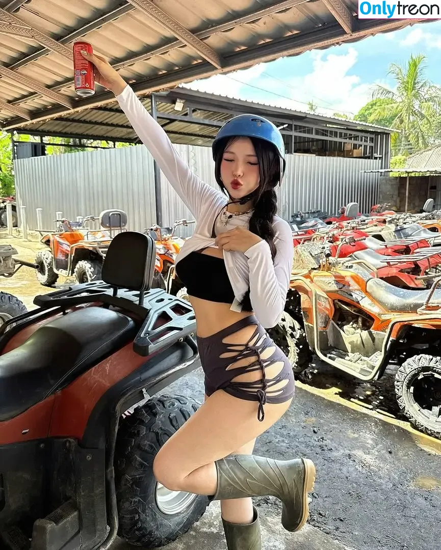 Duyenn Hipp nude photo #1407 (duyenn.hipp)