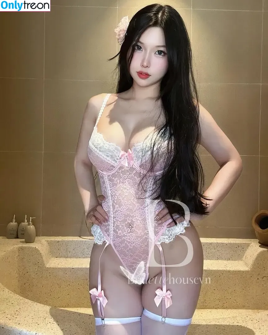 Duyenn Hipp nude photo #1427 (duyenn.hipp)
