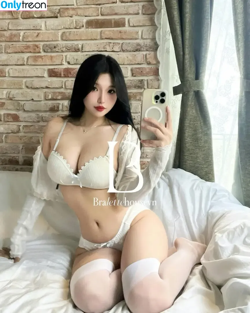 Duyenn Hipp nude photo #1444 (duyenn.hipp)
