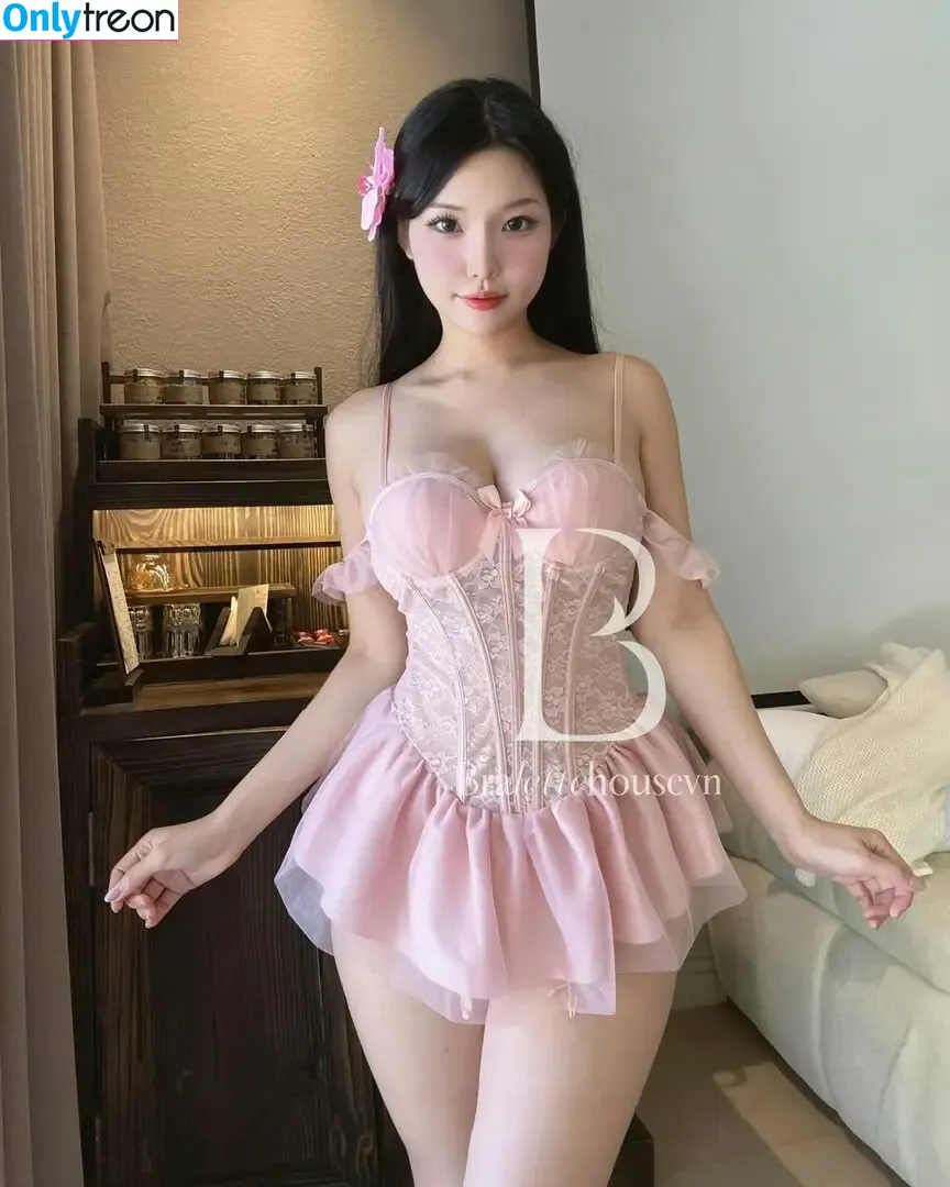 Duyenn Hipp nude photo #1463 (duyenn.hipp)