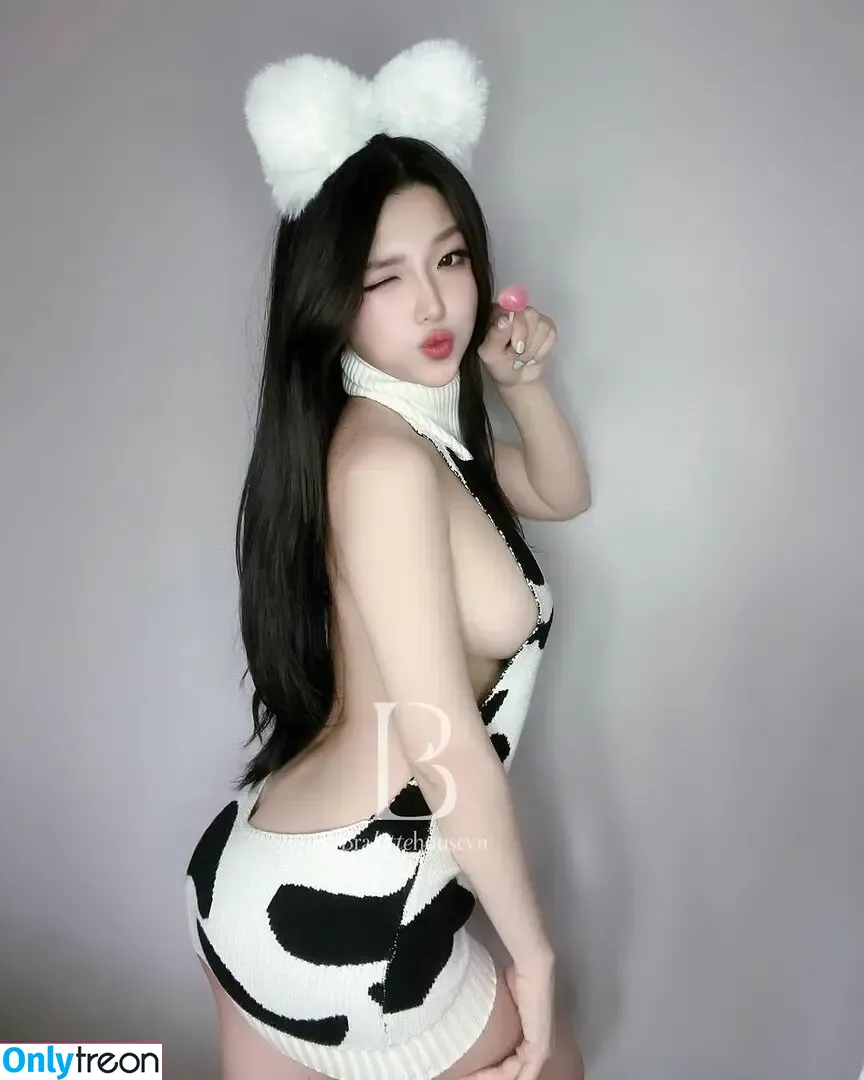 Duyenn Hipp nude photo #1489 (duyenn.hipp)